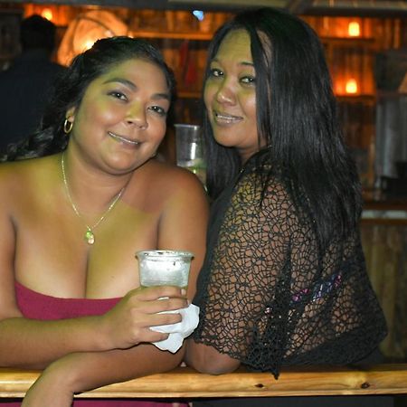 Metro Hotel Couva Luaran gambar