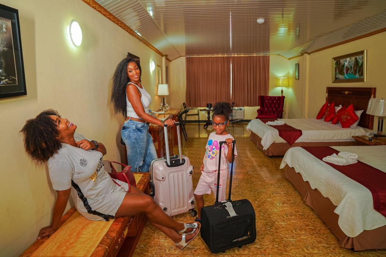 Metro Hotel Couva Luaran gambar