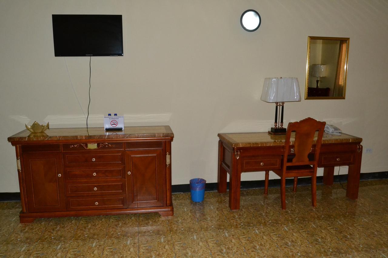 Metro Hotel Couva Luaran gambar